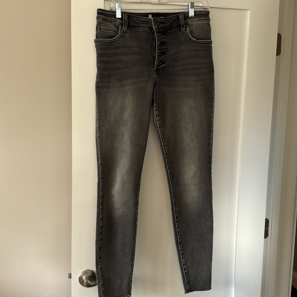 KUT buttonfly, skinny jean. Grey. Size 8
